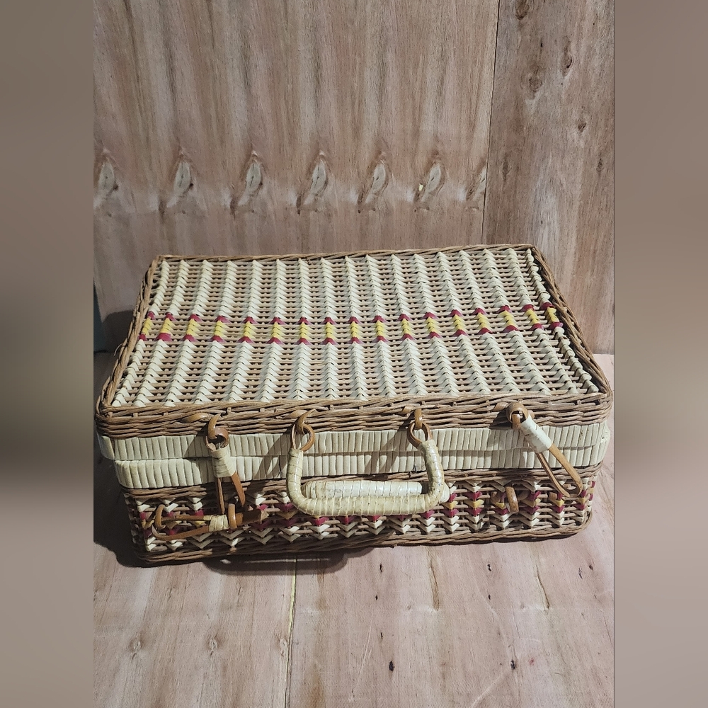 Vintage Wicker Picnic Basket
